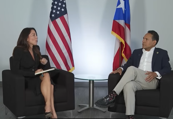 Robert F. Mujica, Jr. interviewed by Alexandra Lúgaro on Última Palabra